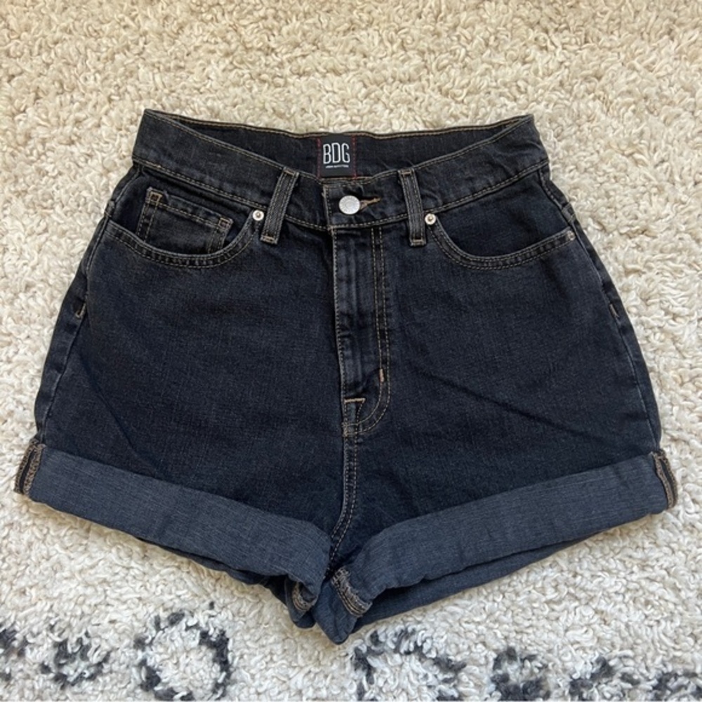 BDG // Mom High Rise Black Denim Cuffed Short, size 26, LIKE NEW